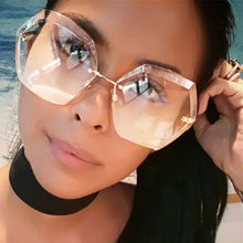 Load image into Gallery viewer, 2020 UV400 Oversized Ocean Lens Shades Sun glasses China Factory Wholesale Women Female Lady Rimless Sunglass